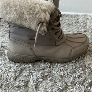UGG Women's Tan Winter Boots